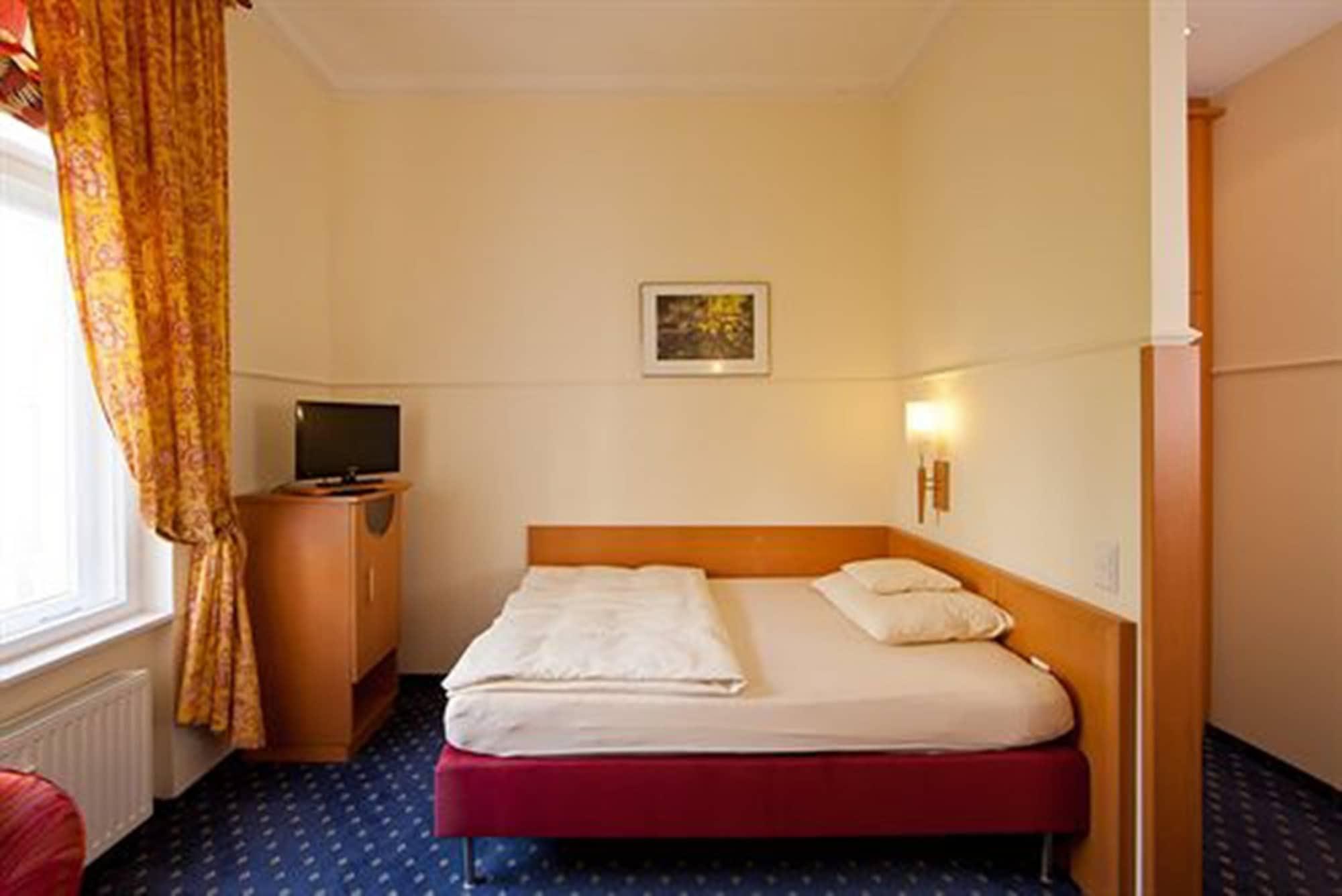 ホテル オーガスタ アム クアフュルステンダム ベルリン エクステリア 写真